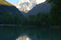 Monte Bianco all'alba visto dalla Riserva naturale del Marais